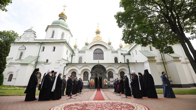 "We pray to the Lord for blessings." Prayer service for Ukraine held in St. Sofia of Kyiv - фото 1