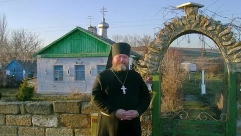 В Крыму священника ПЦУ приговорили к штрафу 15 тыс. рублей - фото 1