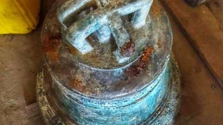 На Львівщині поблизу давнього храму "чорні археологи" знайшли дзвін - фото 1