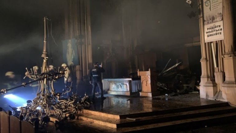 У МВС назвали попередню причину пожежі у костелі святого Миколая - фото 1