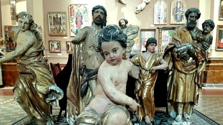 На Прикарпатті відкрили експозицію сакральних скульптур, які потребують реставрації - фото 1