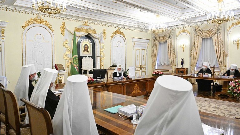 В Москве заседает Синод РПЦ: обсуждают созыв Архиерейского собора для осуждения Патриарха Варфоломея - фото 1
