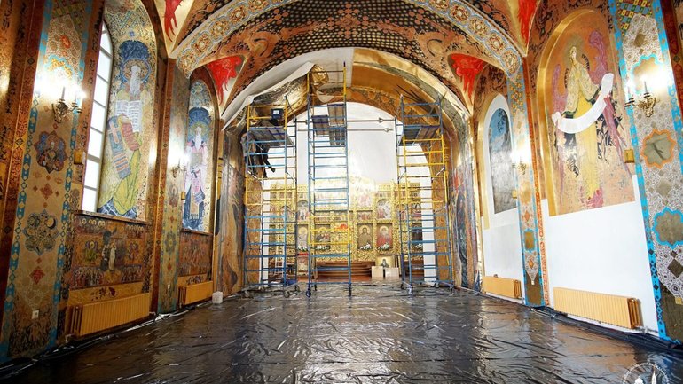Свято-Михайлівський собор у Житомирі здивує парафіян і туристів автентичними розписами - фото 1