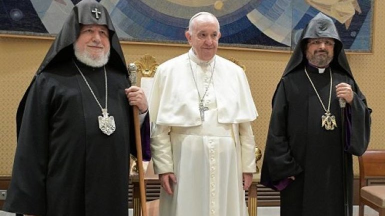 Католікос всіх вірмен зустрівся у Ватикані з Папою Римським - фото 1