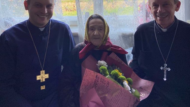 Священики УГКЦ привітали найстаршу жительку Калущини - фото 1