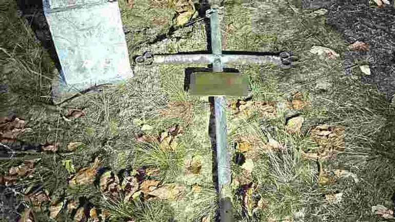 З сільського цвинтаря викрали 11 хрестів - фото 1