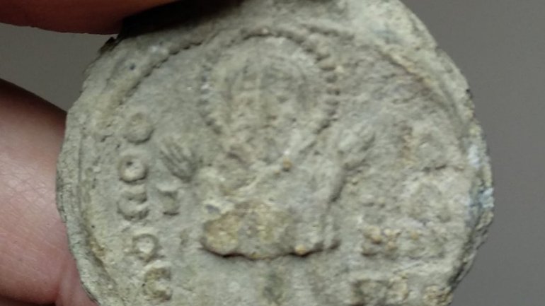 У Софії Київській знайшли унікальну єпископську печатку ХІ-ХІІ століття - фото 1