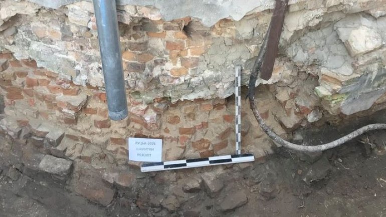 Під час досліджень монастиря шариток у Луцьку виявили 300 археологічних знахідок - фото 1