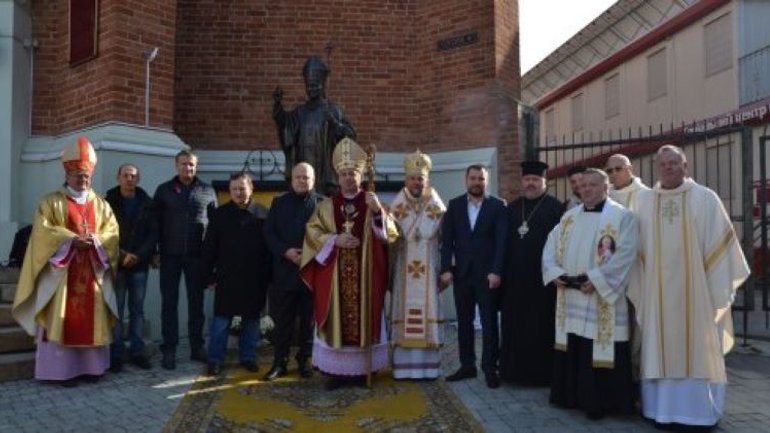 У Харкові встановили пам’ятник святому Папі Івану Павлу II - фото 1
