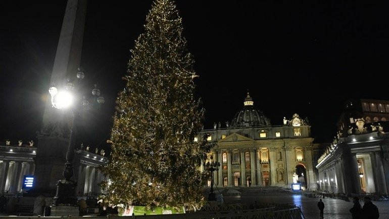 Різдво у Ватикані: ялинку привезуть з півночі Італії, вертеп - з Перу - фото 1