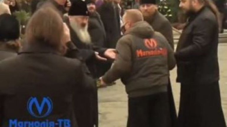 Полиция открыла производство из-за нападения священнослужителей Киево-Печерской Лавры на журналистов - фото 1