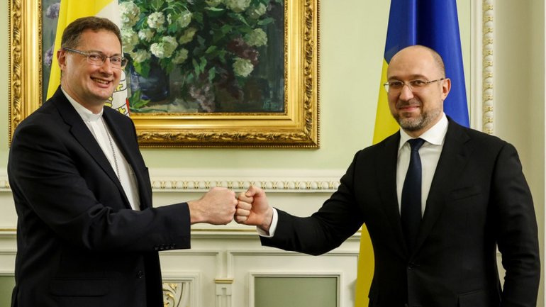 Апостольский нунций встретился с премьер-министром Украины - фото 1