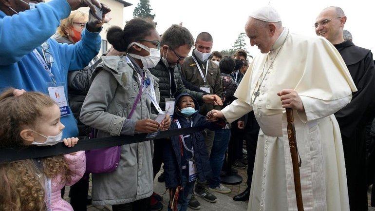 Папа приїхав до Ассізі, де зустрівся з 500 соціально незахищеними людьми - фото 1