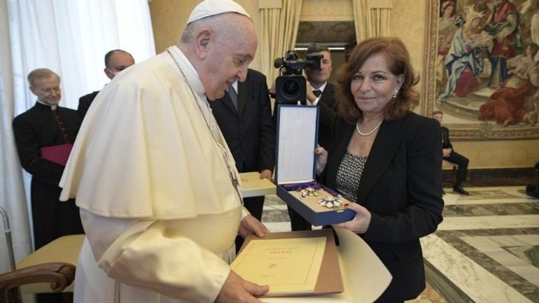 Папа Франциск нагородив двох журналістів Великими хрестами Пія ІХ - фото 1