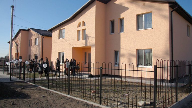 У Луцьку християни-баптисти відкрили два дитячі будинки сімейного типу - фото 1