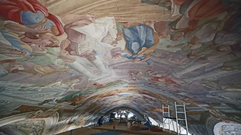 International project renovates priceless frescoes in historic Garrison Church in Lviv - фото 1
