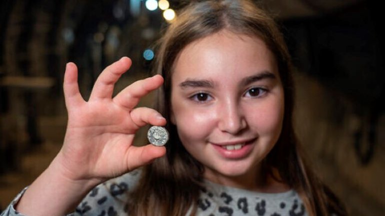 У Єрусалимі дівчинка знайшла рідкісну срібну монету віком приблизно 1950 років - фото 1