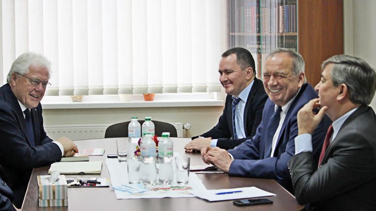 The global ambassador of the World Evangelical Alliance gets acquainted with the AUCCRO activities - фото 1