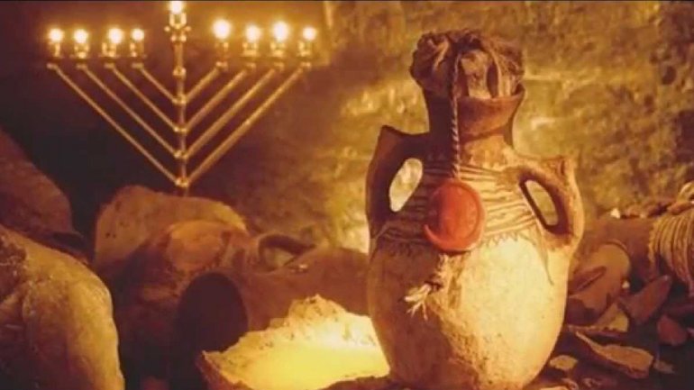 Первую ханукальную свечу зажигают сегодня вечером иудеи - фото 1