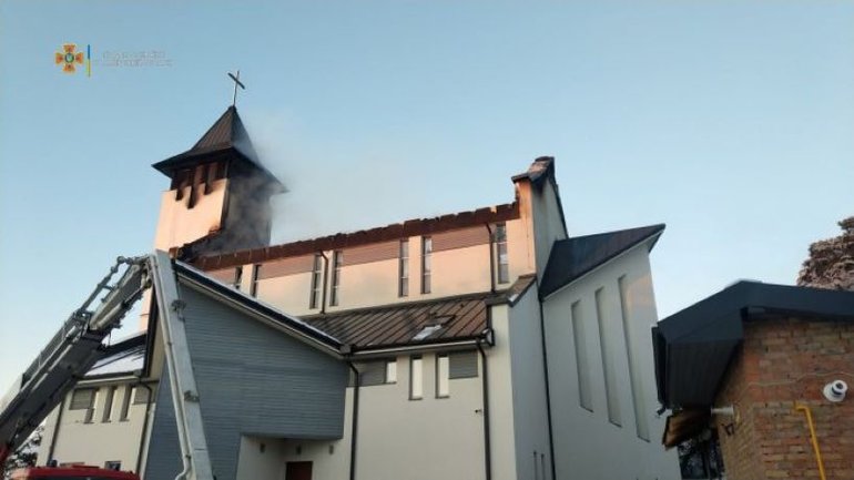 Пожежу у храмі РКЦ на Львівщині ліквідовано: є постраждалі - фото 1