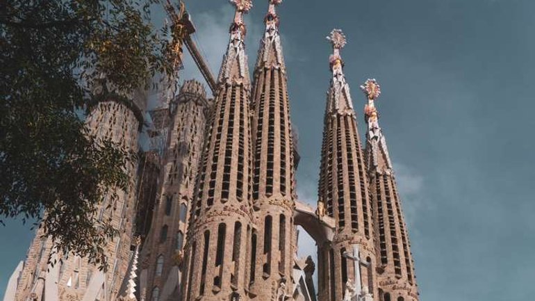 У Барселоні відкрили другу за висотою вежу храму Святого Сімейства - фото 1