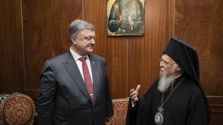 Poroshenko holds a phone conversation with the Ecumenical Patriarch - фото 1