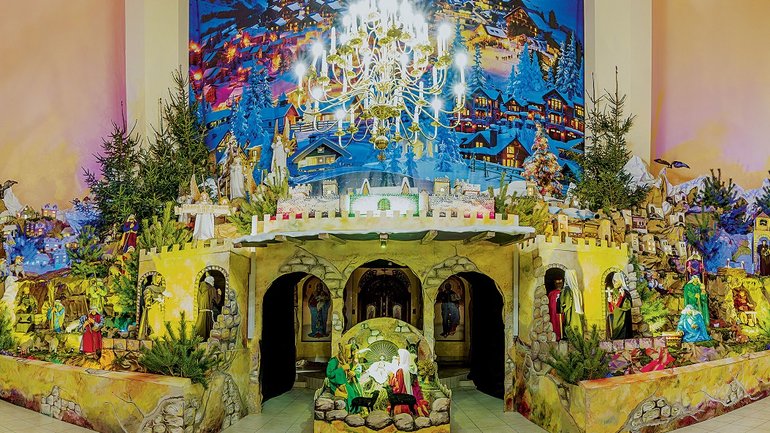 У храмі Тернополя монтують найбільшу шопку в Україні - фото 1