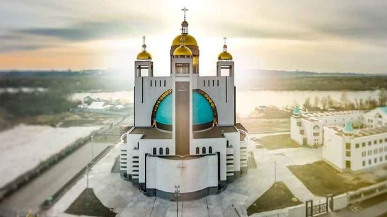 Украинские телеканалы будут вживую транслировать Рождественские Богослужения - фото 1