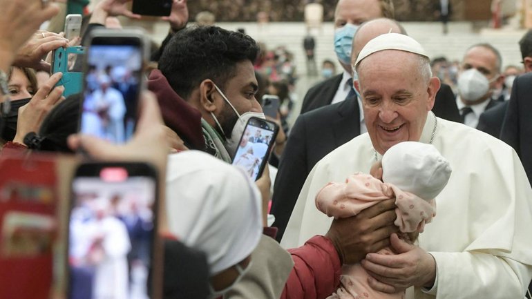Папа Римський розкритикував людей, які заводять домашніх тварин замість дітей - фото 1