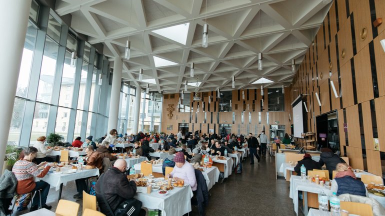 УКУ зібрав на «Вифлеємську гостину» 150 людей та передав 200 обідів для тих, хто в потребі - фото 1