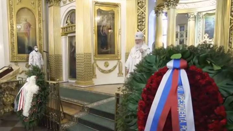 Патріарх Кирило на похороні брата розказав про «замечательный венок от Путина» - фото 1