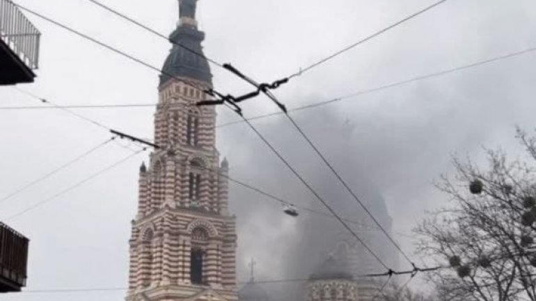 У центрі Харкова спалахнула масштабна пожежа у Благовіщенському соборі УПЦ МП - фото 1