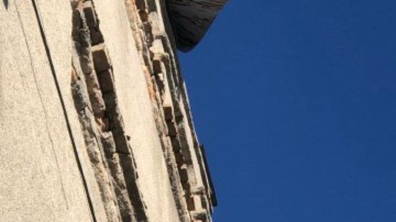 Сильний вітер зняв частину даху з луцької синагоги - фото 1