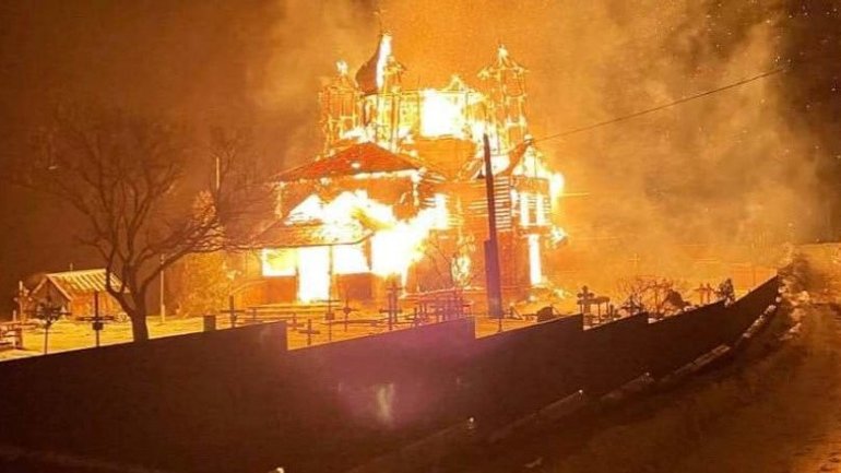 На Буковині вщент згоріла церква та дзвіниця УПЦ МП - фото 1