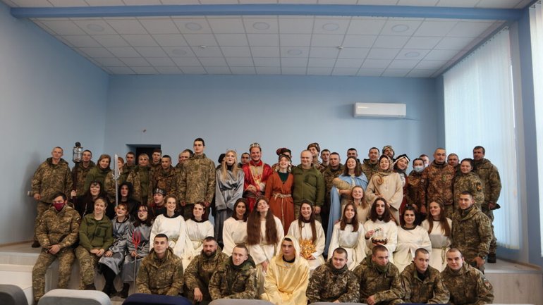 Ukrainian Catholic University Students Carol on the Front Line - фото 1