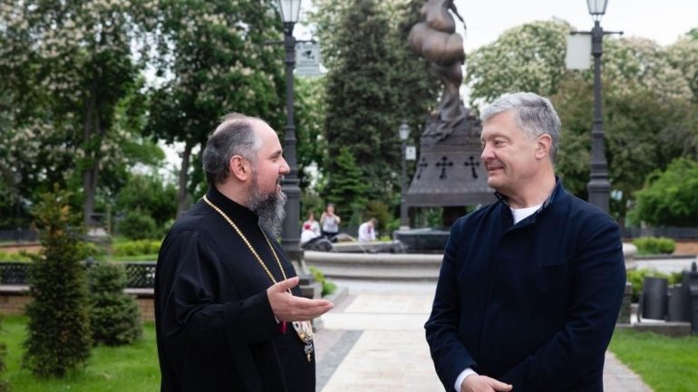 Петро Порошенко привітав Предстоятеля ПЦУ із подвійним святом - фото 1