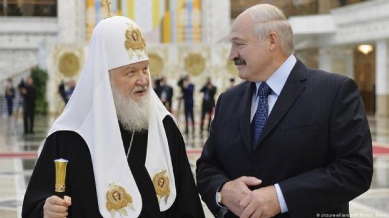 Лукашенко заявил российскому пропагандисту, что считает Бога беларусом - фото 1