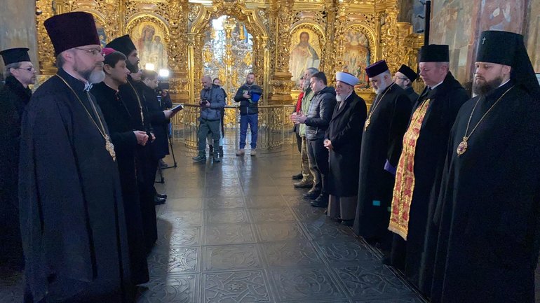 Молитва в Софії Київській - фото 1