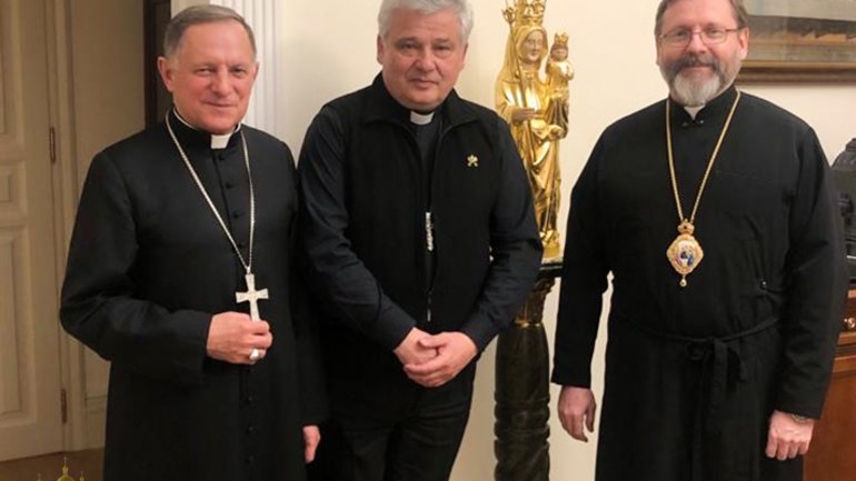 Глава УГКЦ и Митрополит РКЦ в Украине встретили во Львове личного посланника Папы Римского - фото 1