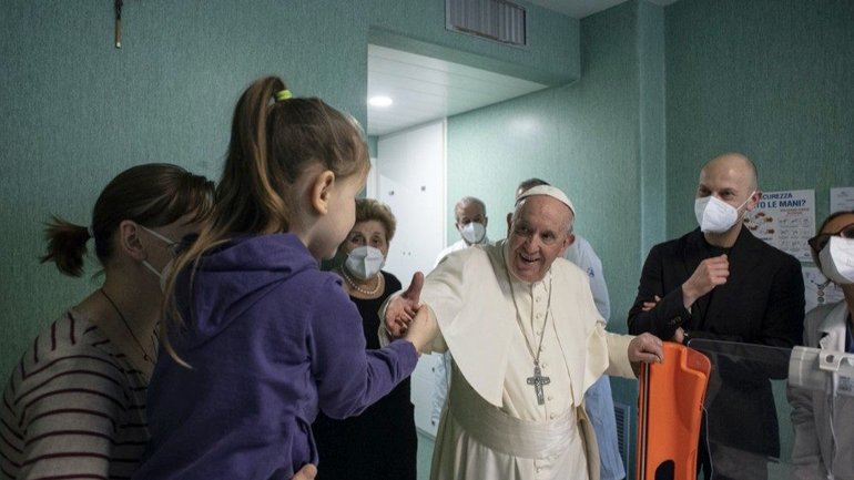Папа посетил украинских детей в больнице «Бамбино Джезу» - фото 1
