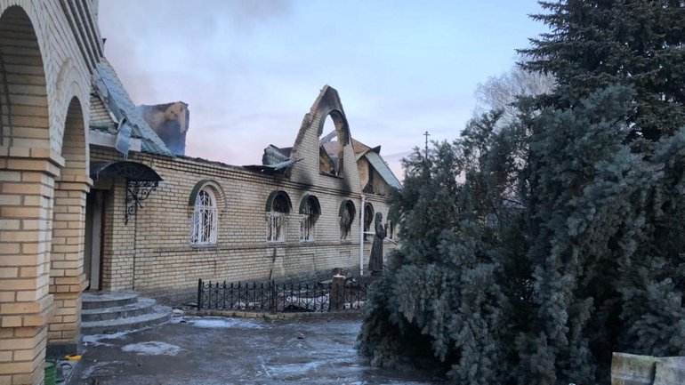 От обстрелов пострадали монастырь УПЦ МП под Волновахой и часовня в Мариуполе - фото 1