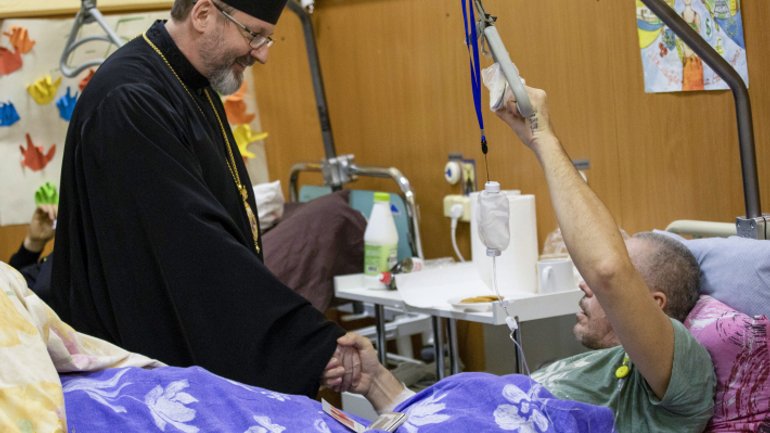 His Beatitude Sviatoslav visited the wounded defenders of Ukraine - фото 1