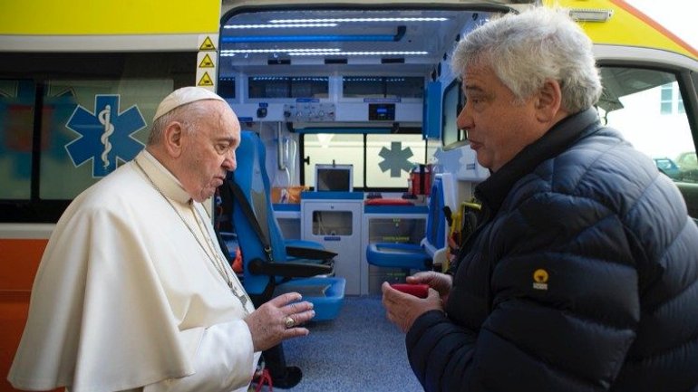 До Львова прибув автомобіль швидкої допомоги - подарунок від Папи Франциска - фото 1