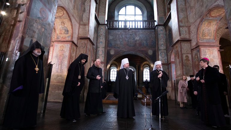Interfaith prayer service for Ukraine held in St. Sophia of Kyiv - фото 1