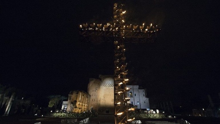 У Ватикані вирішили, що хрест у Колізеї нестимуть українка і росіянка - фото 1