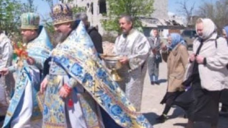 УПЦ МП устроила церковный праздник в разгромленном россиянами Мариуполе - фото 1