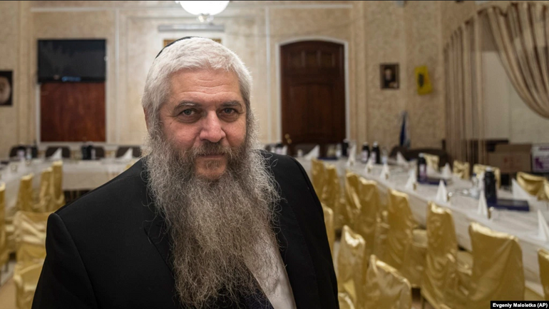 Головний рабин України Моше Реувен Асман в єврейській синагозі в Києві, 15 квітня 2022 року - фото 1
