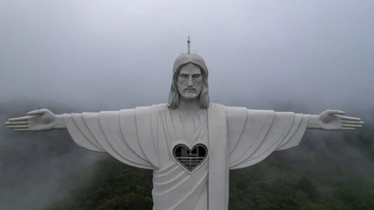 У Бразилії спорудили найбільшу у світі статую Христа - фото 1