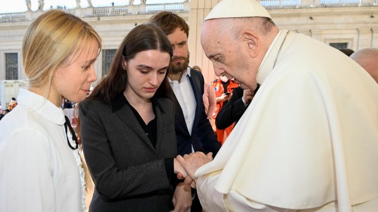 Папа встретился с женами бойцов полка «Азов», защищающих Мариуполь - фото 1