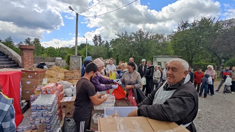 Спільнота святого Егідія передала харків’янам кілька тонн продуктів харчування - фото 1